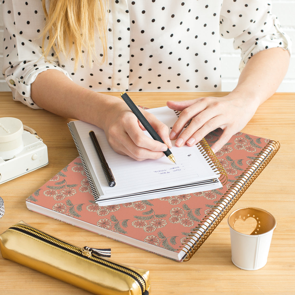 Cahier ligné à spirale A4 – Vintage Daisies (orange)